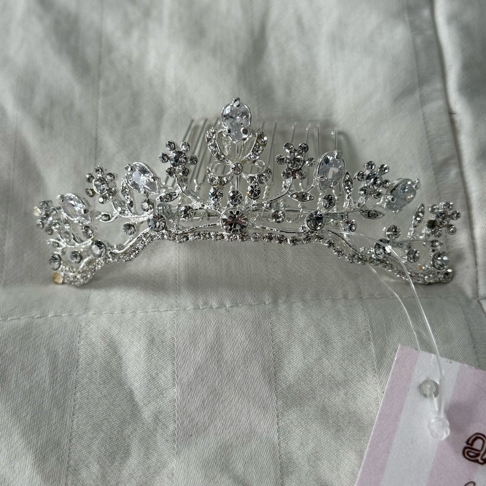 Elegant Silver Tiara with Crystal Accents